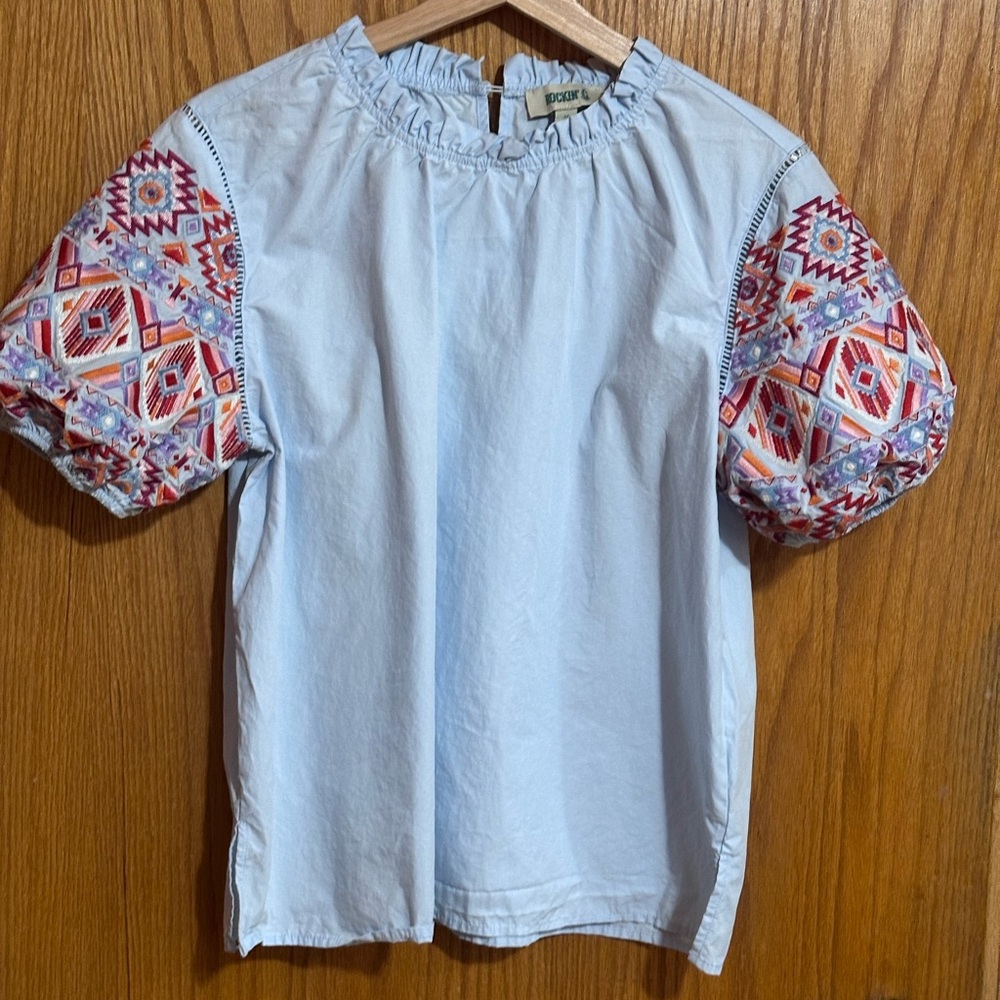 ROCKIN C WOMEN'S PALE SKY & AZTEC EMBROIDERED TOP sz‎ medium